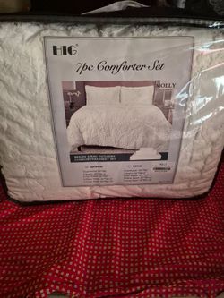 Comforter y sheet set.