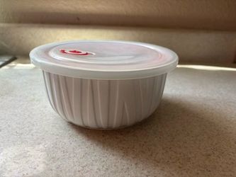 CorningWare White Ceramic Bowl with Lid