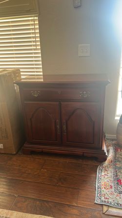 Dining rm table, or a extra table