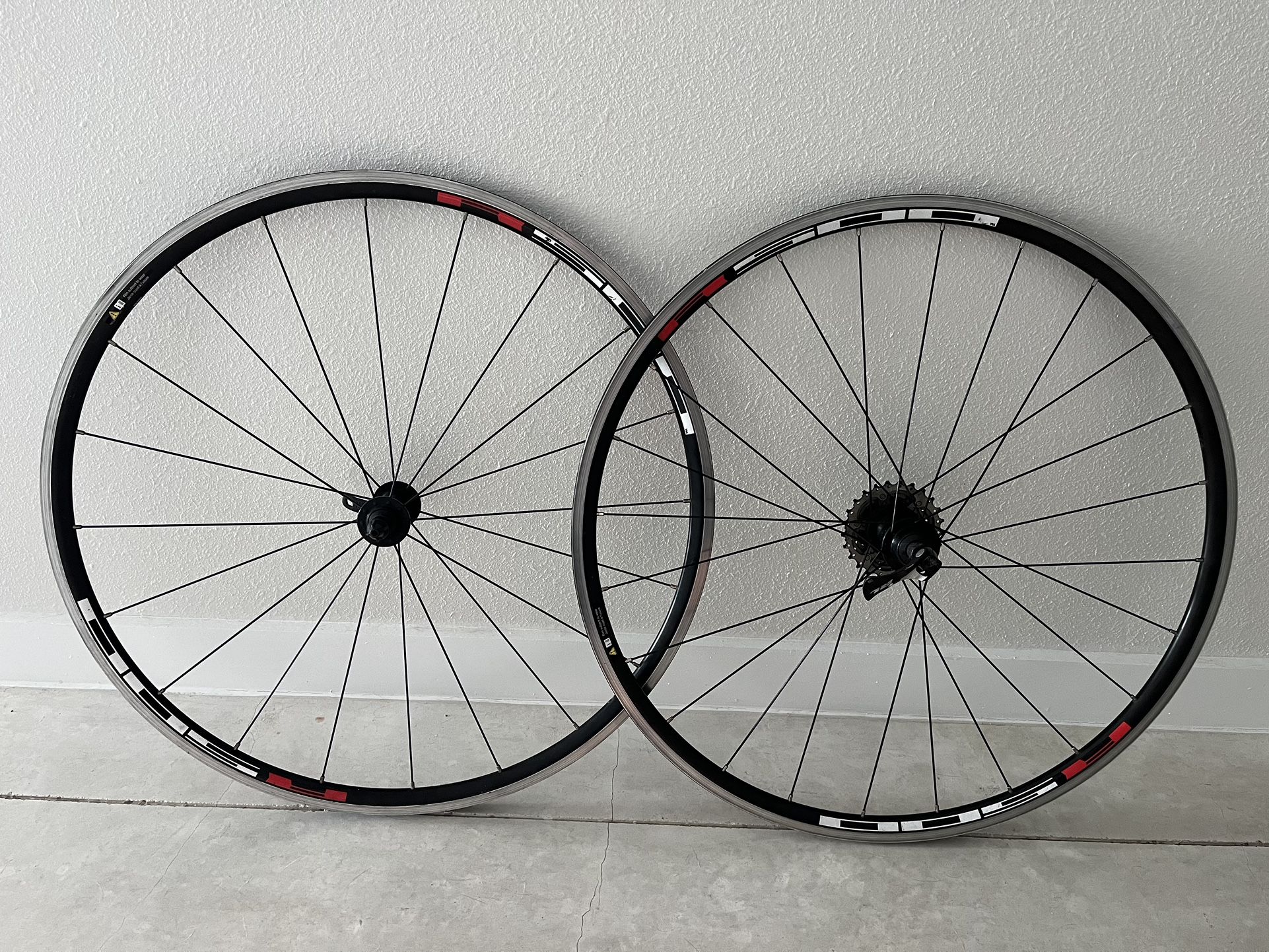 Shimano R500 Wheelset With Cassette