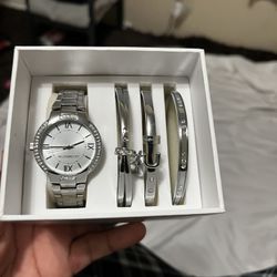 silver female watch set 