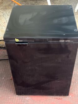 Like new miniber MODEL NO.: U32B-1 REFRIGERATOR CLIMATIC CLASSES 5 or 7 RATING: 120V~, 1.6A, 60HZ REFRIGERANT TYPE: R600a QUANTITY: