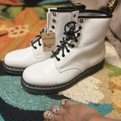 White Dr. Martens boots Faux Leather 