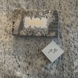 Gift Set w Apple AirPods Gen 4 (ANC)