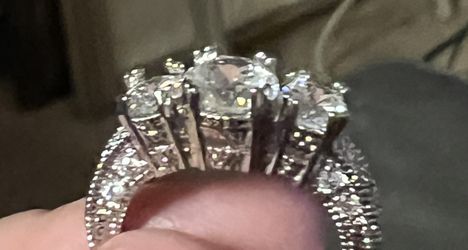 3 Lg Cubic Zirconia Silver Ring Sz 6.5