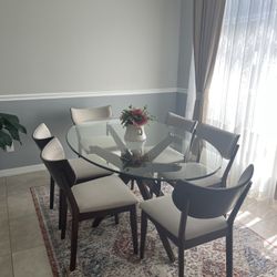 Rooms To Go Dining Table Set for 6 for Sale in Orlando, FL - OfferUp