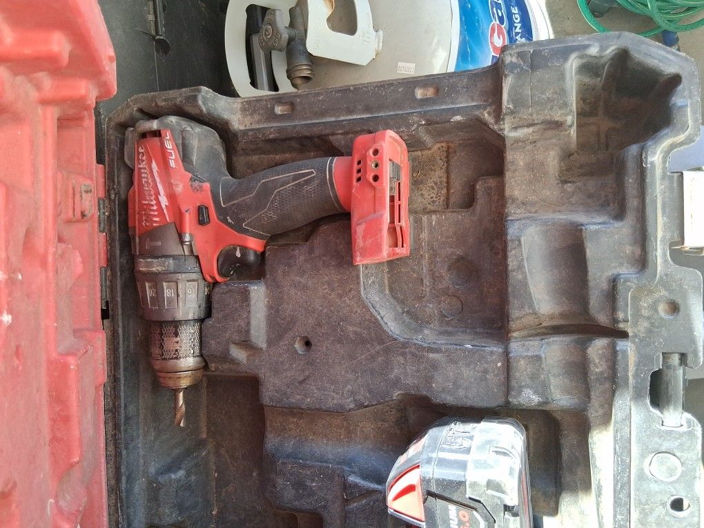 Milwaukee battery and hammer drone 50 bucks.
Box
