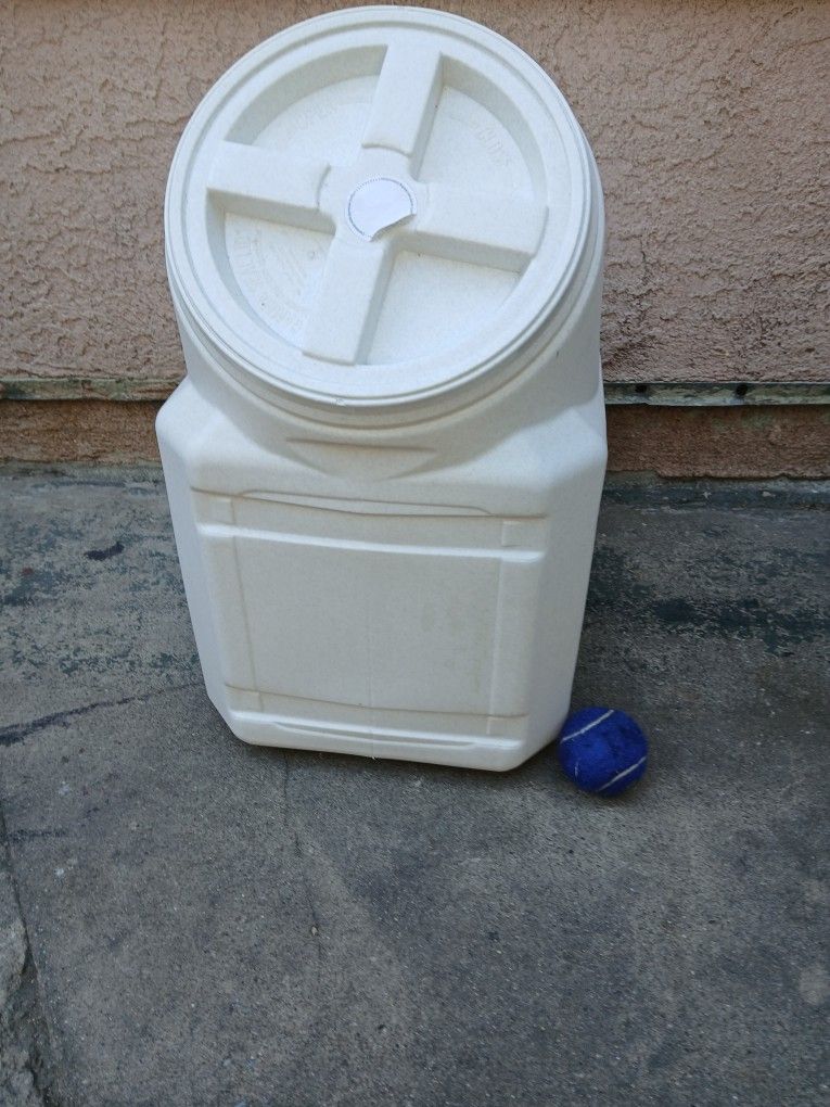 Pet Food Container