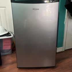 Whirlpool Mini Refrigerator Silver 