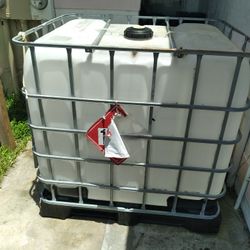 300 Gallon Water Tank 