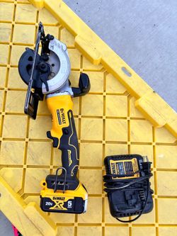 DeWalt 20V Brushless Circular Saw with Battery and Charger