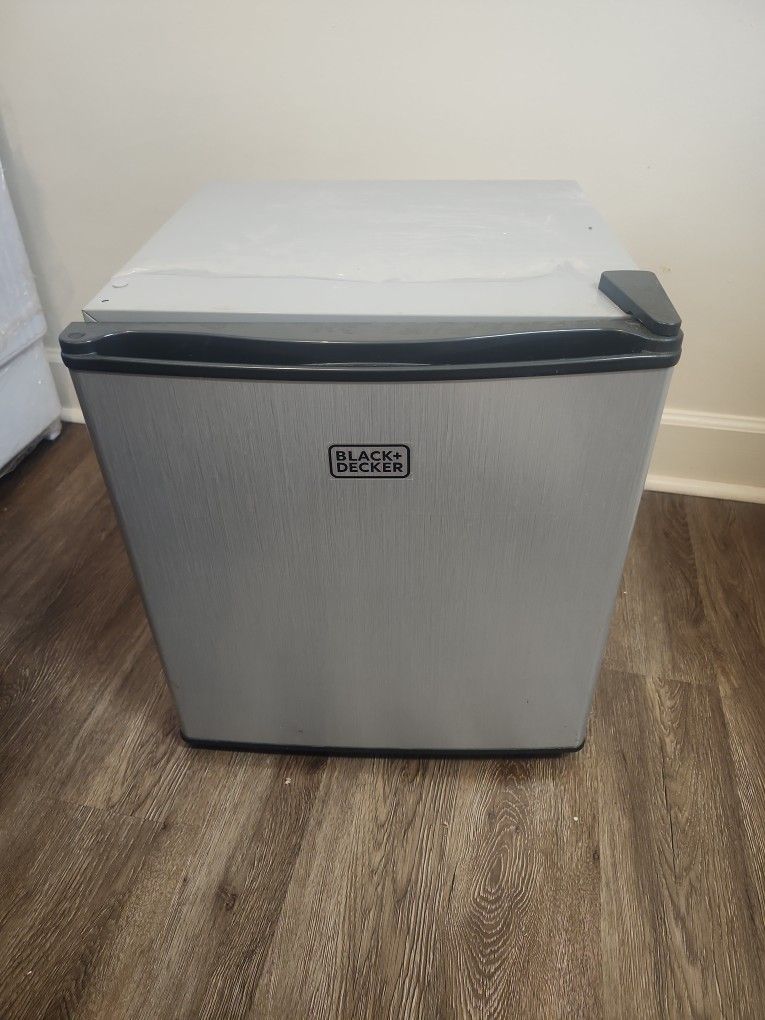 Mini Fridge And Washing Machine