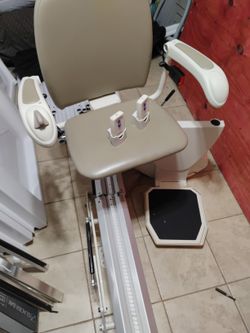 Pinnacle Folding Right Chair Rail