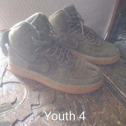 Youth Nike Barely Worn