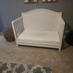 Davinci Crib With Front Rail Available And Mattress 