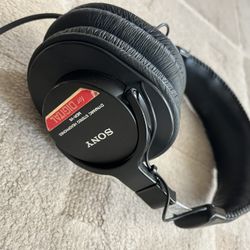 Sony Headphones MDR-V6