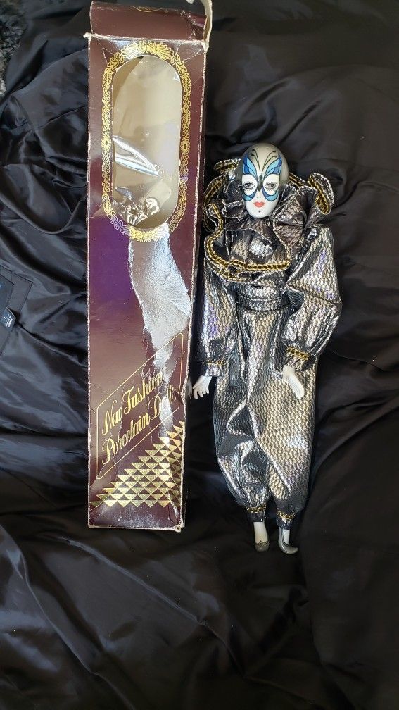 New Fashion Porcelain Doll 16" In Box. Excellent Condition!