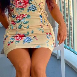 Forever 21 floral flowers sundress yellow red blue white green small dress short. Measures 24” top of chest to bottom. 