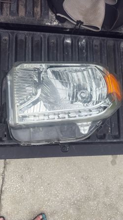 Head lamp original for 2015 toyota tundra