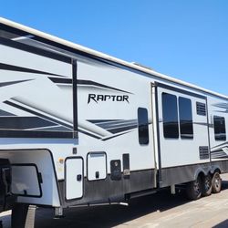 2022 Keystone Raptor 423 Toy Hauler 