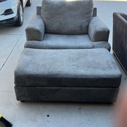 4x6 Chair With Ottoman.  Comfy.  Good Condition.  $25  But Would like To Move Quickly .  