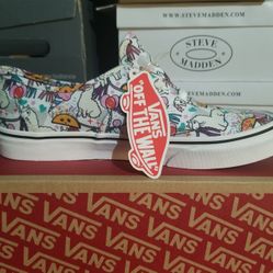 NEW. Vans Womens Size 6