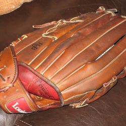 Louisville Slugger Baseball Glove