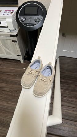 Shoes size 11