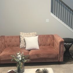 Rose Champagne 🍾 Couch Set!!