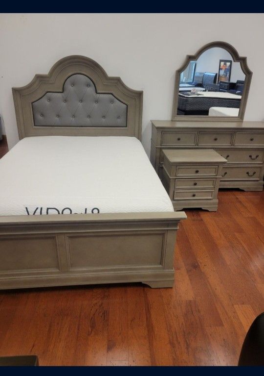 *Fall Sale Event!!!*---Classic Frisco Queen/King Bedroom Sets---From $799!!!---Limited Stock🫡