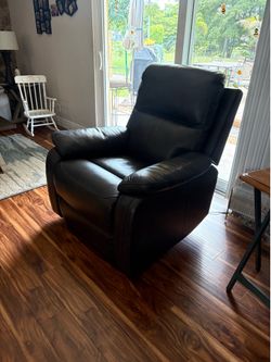Like new grey recliner