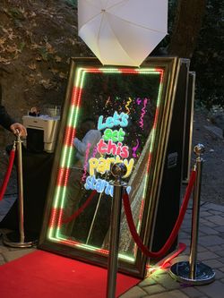 Mirror Me Photobooth Photo booth