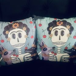 Frieda Throw Pillows (set-brand new)