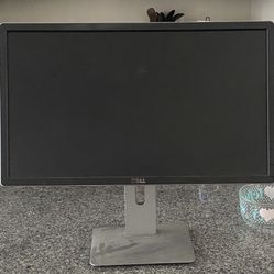 3 Dell Monitors-Good Working Conditions 