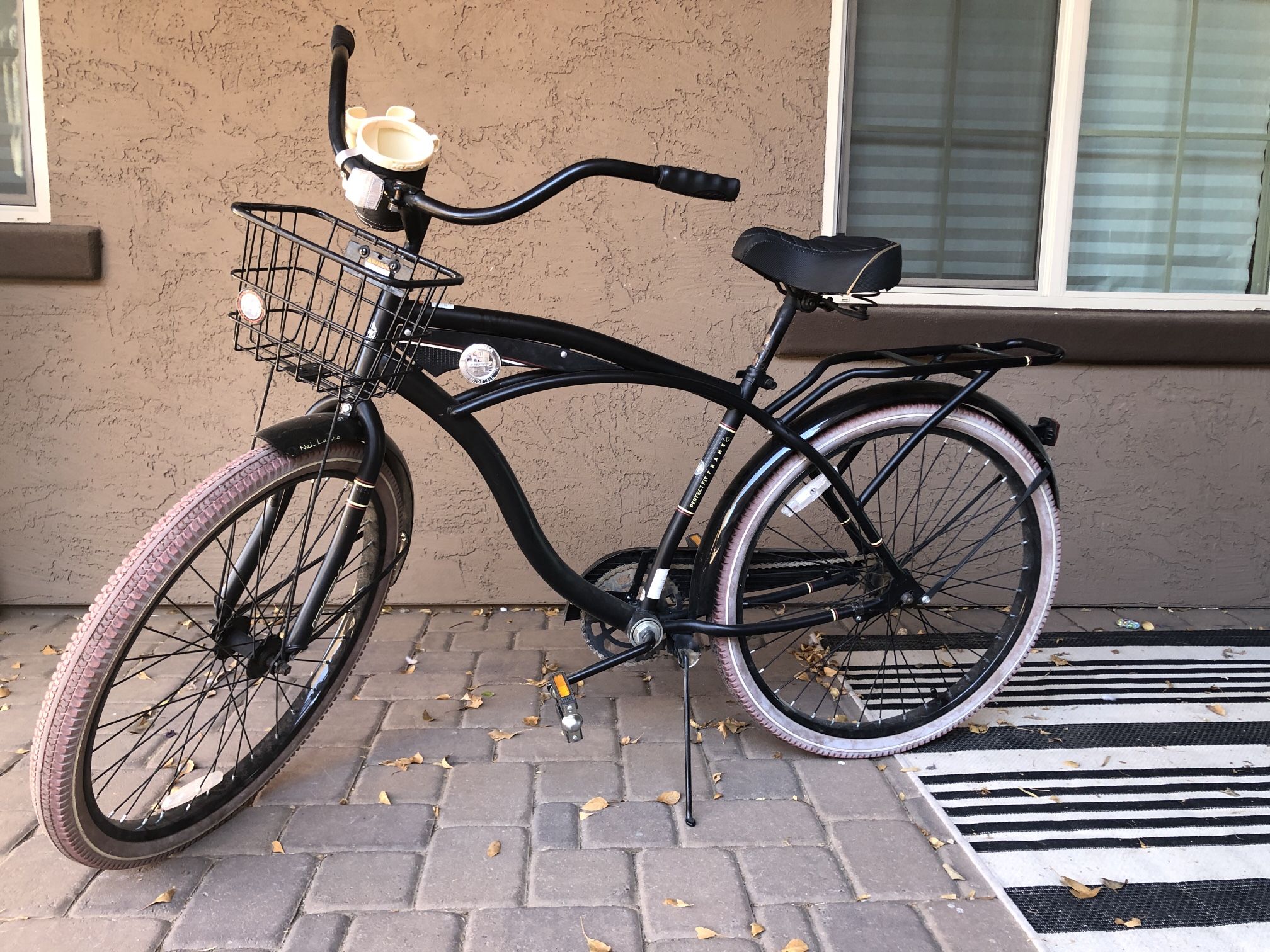 Used Huffy 26” Nel Lusso Men's Beach Cruiser Bike, Matte Black, Cross streets: 67th Avenue and Happy Valley Road $125 OBO
