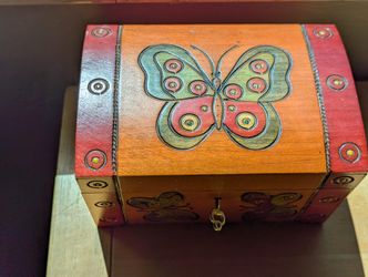Locking Wood Butterfly Box