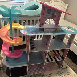 Dollhouse W/ Dolls And Accessories