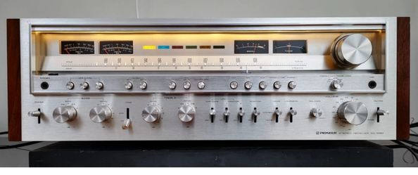 Vintage stereo system equipment