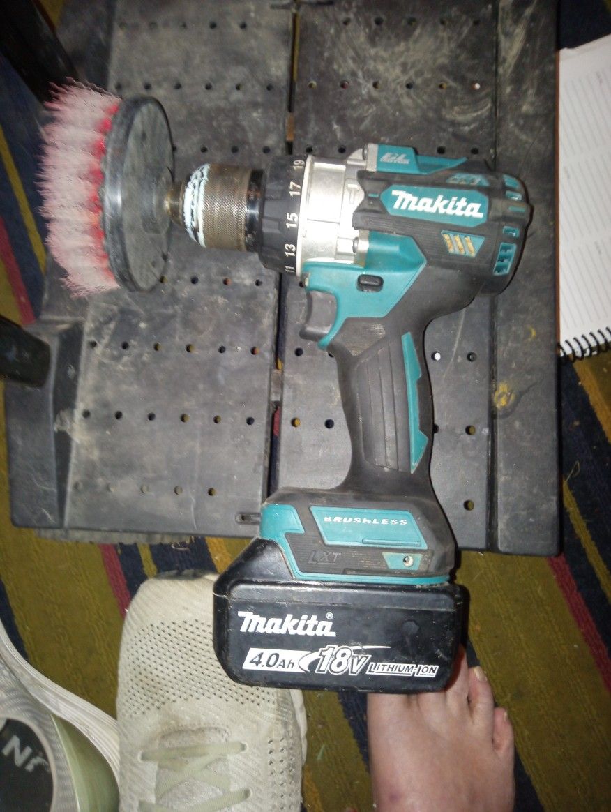 Makita 1/2" Hammer Drill Brushless W A 4.0 Battery 