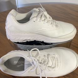 Men’s BROOKS Addiction Sneakers Size 9.5