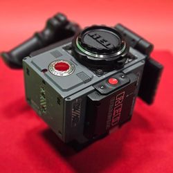 RED Digital Cinema Scarlet-W (Dragon 5K Sensor) - Low Runtime - Full Kit w/ CineBags Bag