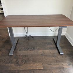 Height adjustable Standing Desk - VARI and Office Chair 