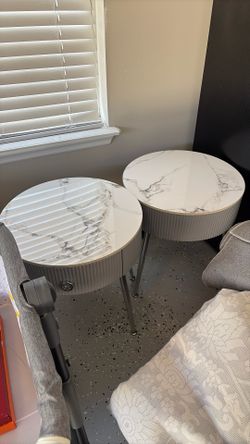 2 Side Tables