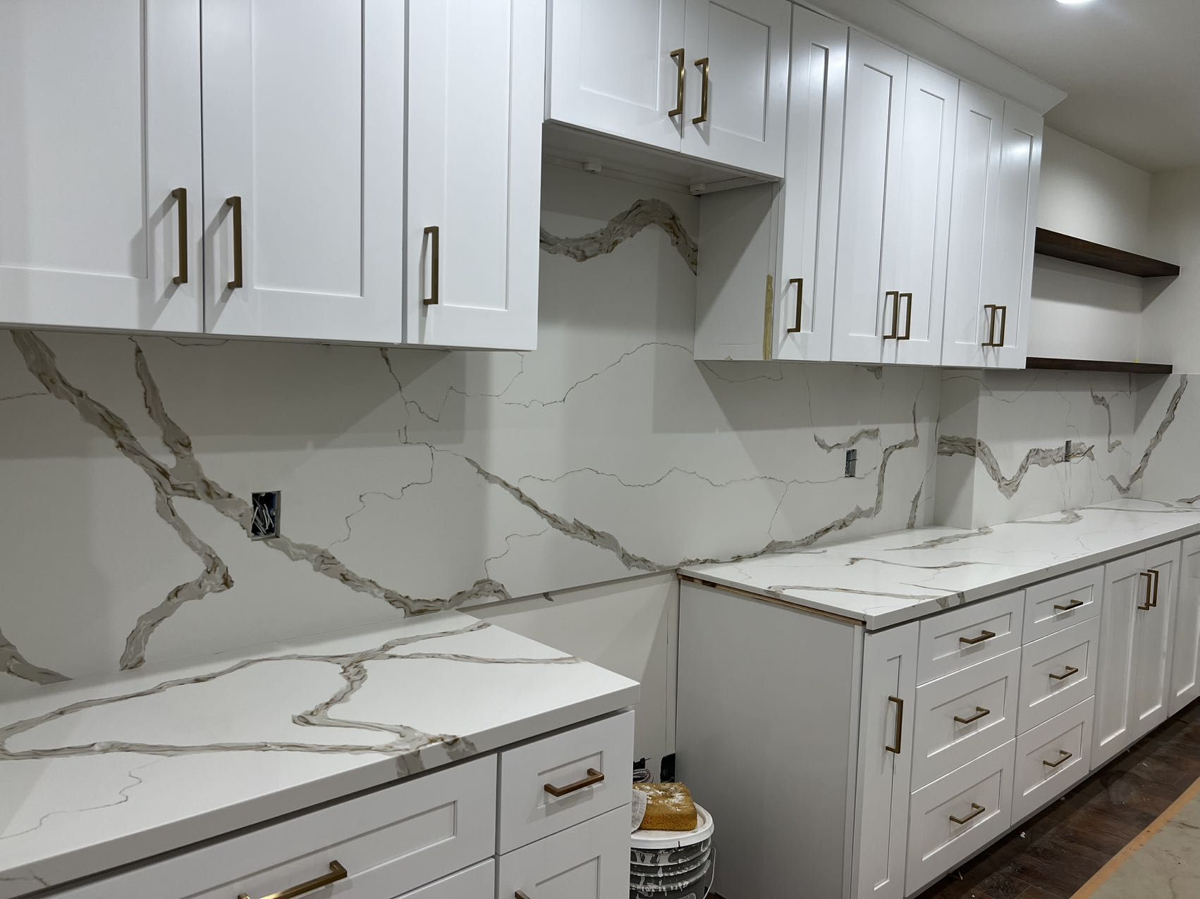 Wholesale Kitchen / Bathroom Counter top, Quartz Prefab, Golden Counter slab, White and Gold Color quartz ( 26 36 42 52 by 110 inches) taj mahalish