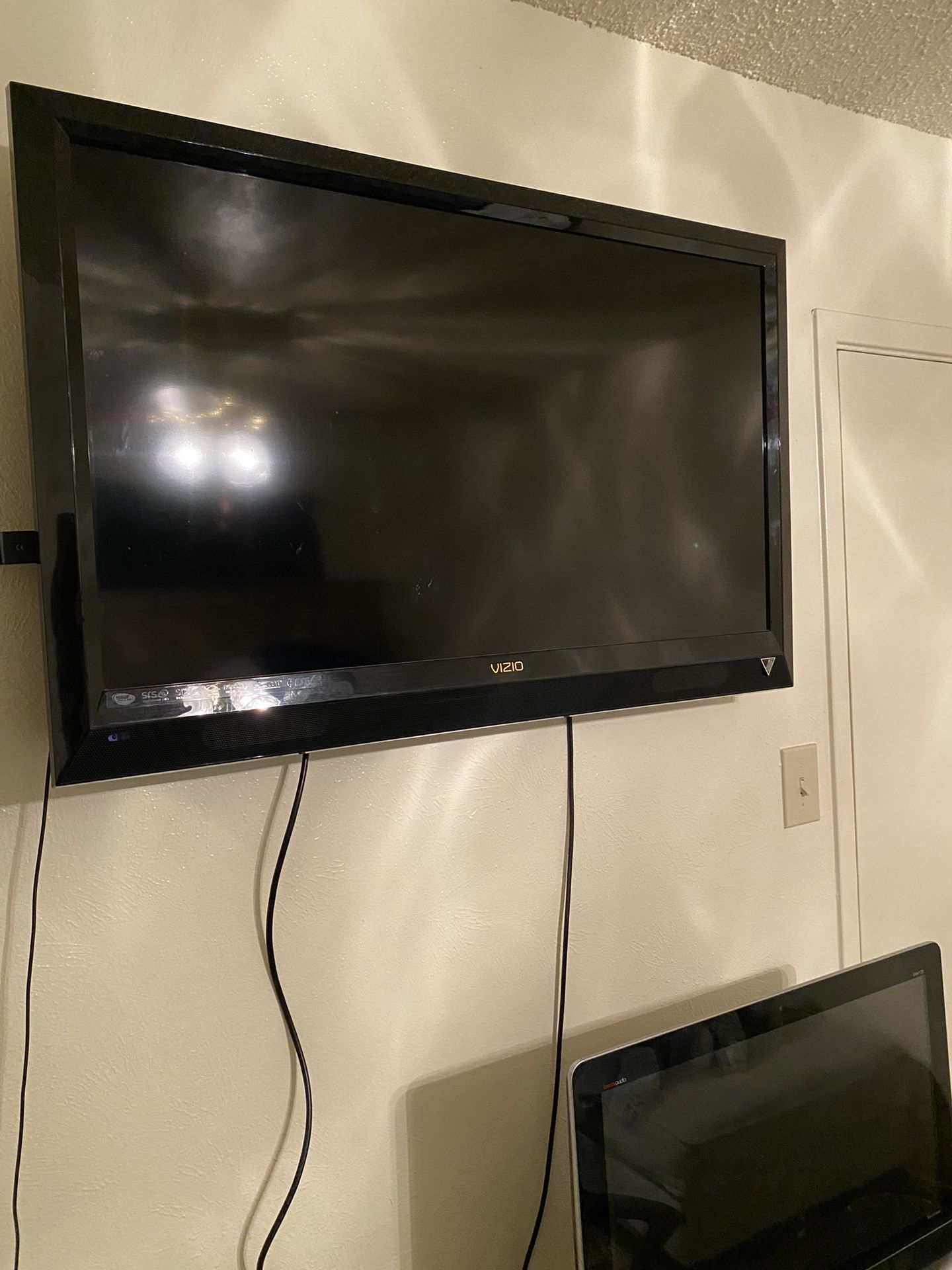 42” Vizio LCD $100 Smart Tv