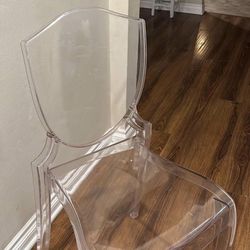 4 clear Chairs 