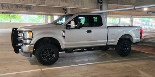 2017 Ford F250 ext cab FX4 great truck silver in color read description