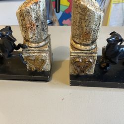 Nice dogs bookends