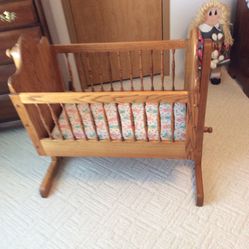 Swinging baby Crib