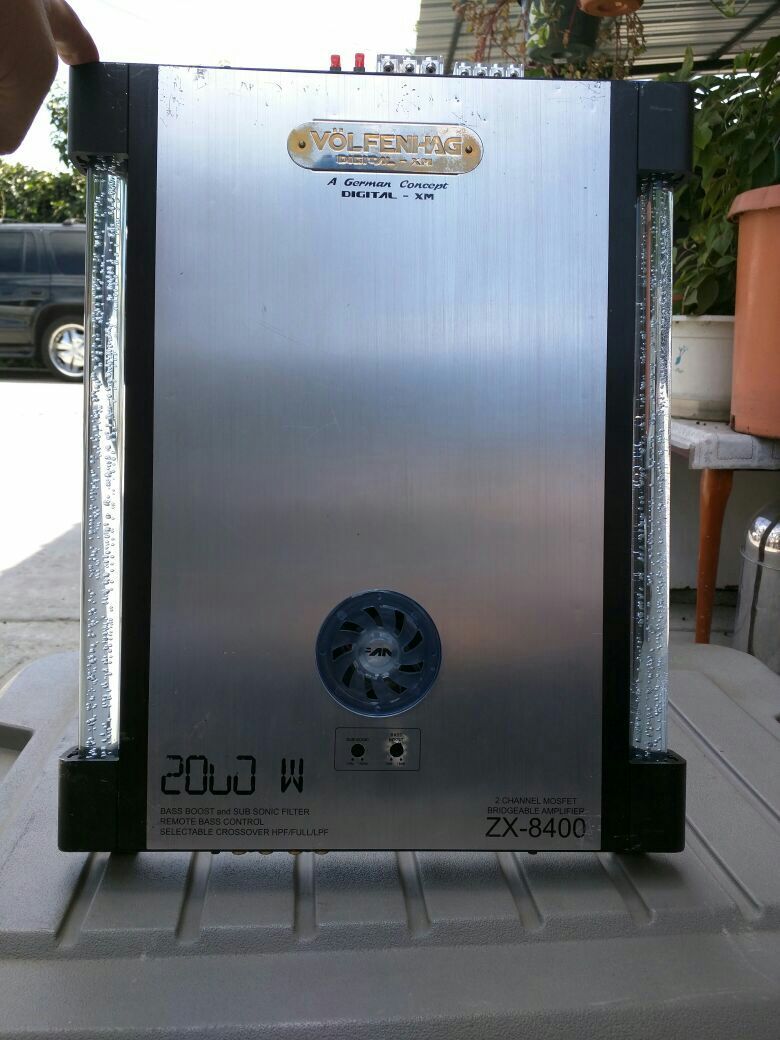 Volfenhag ZX-8400 2,000 Watt 2 Channel Amplifier